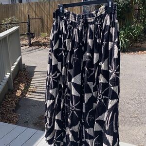 Orvis Black and Cream Patterned Skirt
